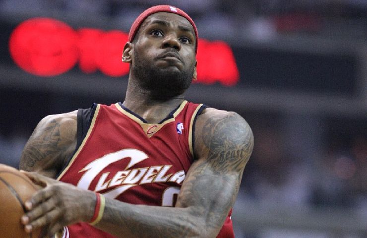 LeBron James con la maglia del Cleveland